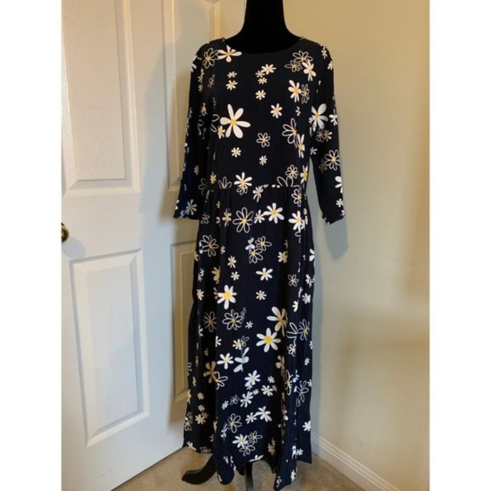 NWT Holiday Flower Print Dress